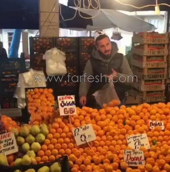 صوته وهو يغني خلال بيع البرتقال أوصله إلى العالمية.. صورة رقم 4 صوته وهو يغني خلال بيع البرتقال أوصله إلى العالمية.. صورة رقم 4