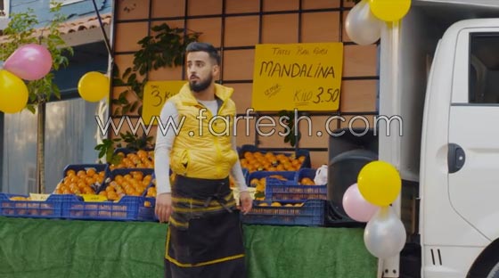 صوته وهو يغني خلال بيع البرتقال أوصله إلى العالمية.. صورة رقم 6 صوته وهو يغني خلال بيع البرتقال أوصله إلى العالمية.. صورة رقم 6