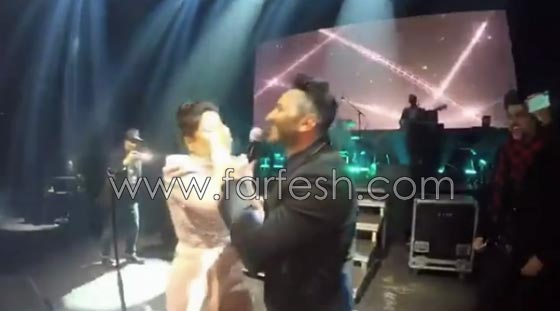 فيديو مقلب تامر حسني بشيرين على المسرح: دهشة وخوف ثم ضحك! صورة رقم 6