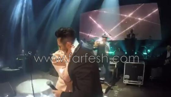 فيديو مقلب تامر حسني بشيرين على المسرح: دهشة وخوف ثم ضحك! صورة رقم 7