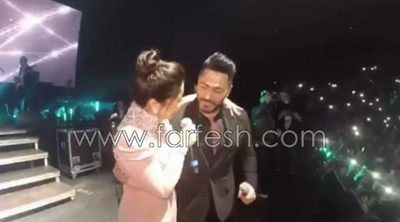 فيديو مقلب تامر حسني بشيرين على المسرح: دهشة وخوف ثم ضحك! صورة رقم 10