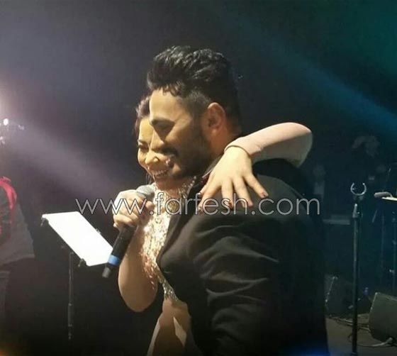 فيديو مقلب تامر حسني بشيرين على المسرح: دهشة وخوف ثم ضحك! صورة رقم 11