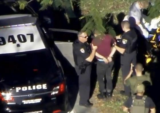 انتحار طالبة أميركية بعد نجاتها من مذبحة المدرسة في ولاية فلوريدا صورة رقم 12