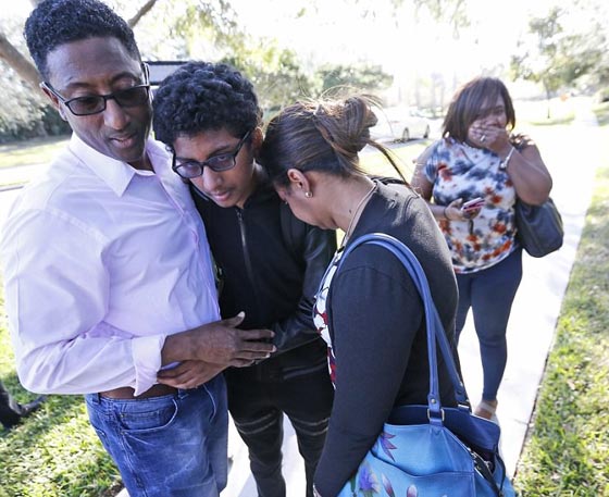 انتحار طالبة أميركية بعد نجاتها من مذبحة المدرسة في ولاية فلوريدا صورة رقم 19