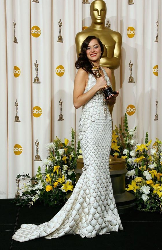 صور أزياء نجوم الأوسكار المبهرة والمتميزة خلال 30 عاما صورة رقم 1 صور أزياء نجوم الأوسكار المبهرة والمتميزة خلال 30 عاما صورة رقم 1