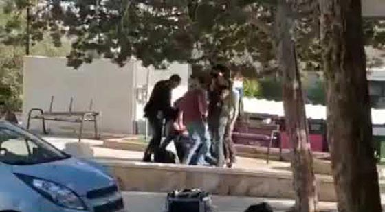 شاهدوا كيف اقتحمت قوة خاصة اسرائيلية  جامعة بيرزيت واعتقلت طالبا صورة رقم 2