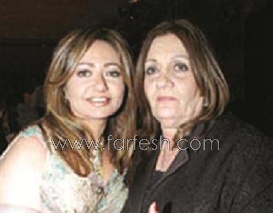 حصريا بمناسبة عيد الأم: صور 50  فنانة عربية مع أمهاتهن (ج. 1) صورة رقم 4