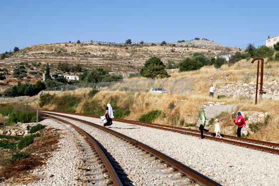 صحفي فلسطيني أنقذ قرية كاملة من عصابات الاحتلال الاسرائيلي بطريقة ذكية صورة رقم 4