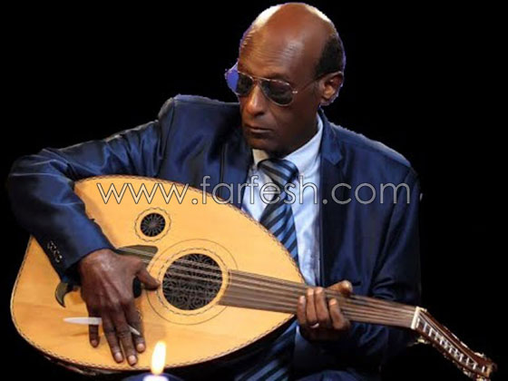 مطرب سوداني يصدم جمهوره ويطالبهم بالتوقف عن الغناء معه: (يا أنا يا انتم)! صورة رقم 1 مطرب سوداني يصدم جمهوره ويطالبهم بالتوقف عن الغناء معه: (يا أنا يا انتم)! صورة رقم 1
