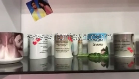 بالفيديو: معجبة أردنية تحوّل بيتها الى معرض صور للفنان تامر حسني صورة رقم 2 بالفيديو: معجبة أردنية تحوّل بيتها الى معرض صور للفنان تامر حسني صورة رقم 2