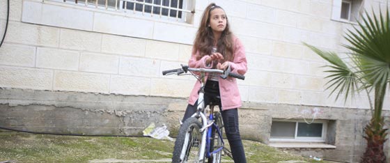 فيديو الطفلة الفلسطينية جنى جهاد تهزم جنود الاحتلال واسرائيل تصنفها (اخطر من عهد التميمي) صورة رقم 8
