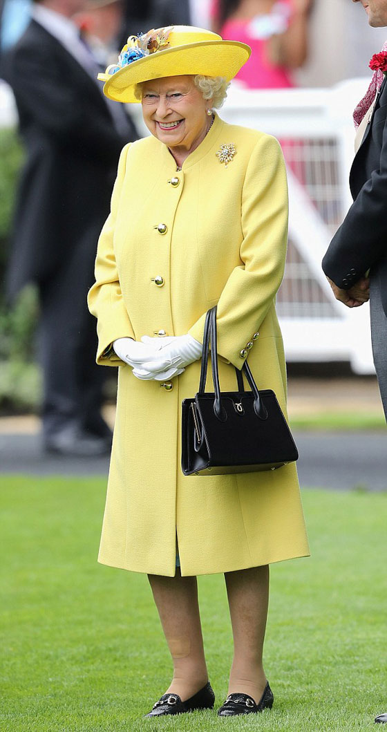 الملكة إليزابيث تحتفل بعيد ميلادها الـ93 مع عيد الفصح صورة رقم 3