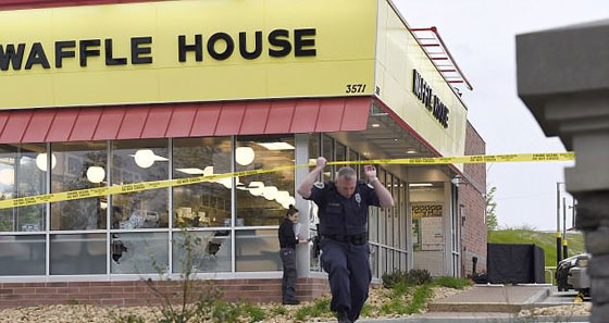 مطاردة مكثفة لمجرم مسلّح هارب اسقط 4 قتلى في مطعم امريكي صورة رقم 10