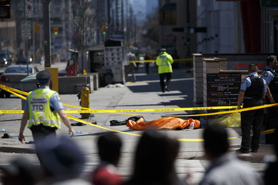 25 شخص بين قتيل وجريح في حادث دهس في تورونتو صورة رقم 6