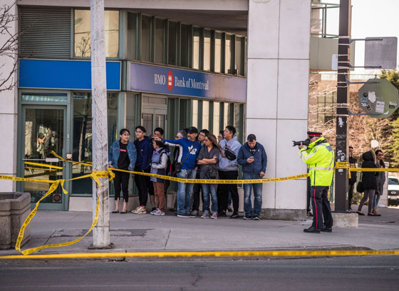 25 شخص بين قتيل وجريح في حادث دهس في تورونتو صورة رقم 13