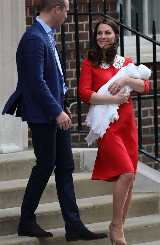 كيت ميدلتون تنجب طفلها الثالث والأمير وليام والاولاد يزورون الأمير الجديد صورة رقم 1