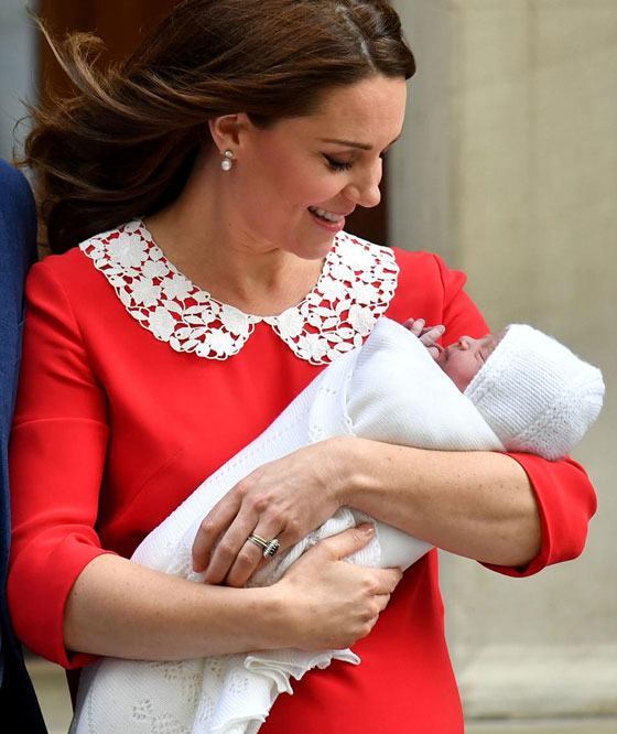 كيت ميدلتون تنجب طفلها الثالث والأمير وليام والاولاد يزورون الأمير الجديد صورة رقم 8