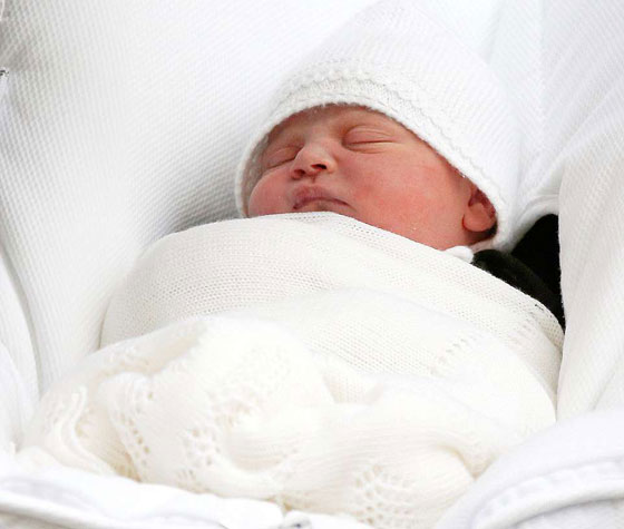 كيت ميدلتون تنجب طفلها الثالث والأمير وليام والاولاد يزورون الأمير الجديد صورة رقم 11