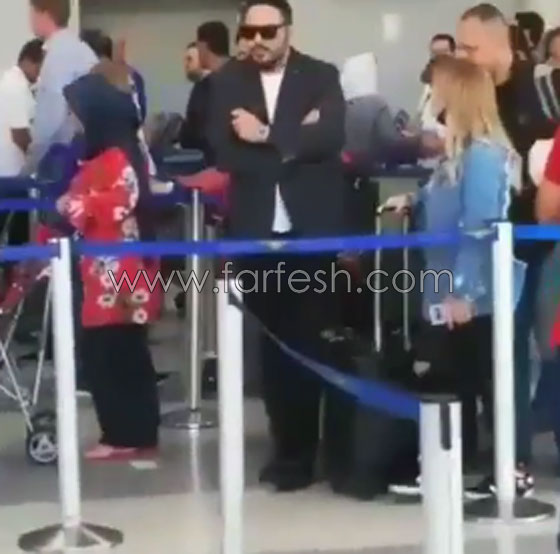 فيديو رامي عياش يقف بالدور بكل تواضع في المطار.. ماذا فعل مع المسافرين؟: صورة رقم 1 فيديو رامي عياش يقف بالدور بكل تواضع في المطار.. ماذا فعل مع المسافرين؟: صورة رقم 1