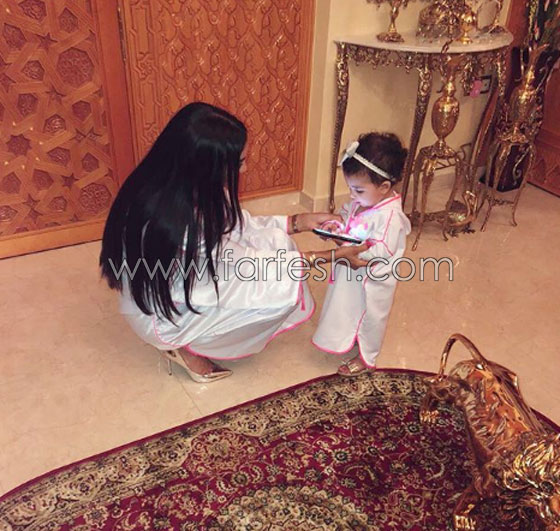 فيديو وصور ابنة دنيا بطمة تمشي أولى خطواتها وترقص بالجلابية صورة رقم 6 فيديو وصور ابنة دنيا بطمة تمشي أولى خطواتها وترقص بالجلابية صورة رقم 6