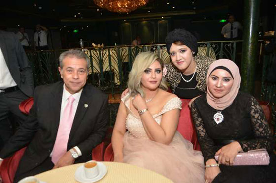  صور زفاف توفيق عكاشة وحياة الدرديري على مركب في النيل صورة رقم 11