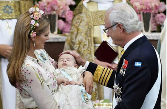  بالصور: معموديات اطفال العائلات المالكة آخرها الامير الصغير لويس ابن دوق ودوقة كامبريدج  صورة رقم 7