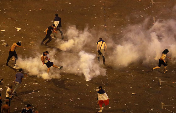 بالفيديو والصور: احتفالات الفرنسيين بكأس العالم تتحول إلى دمار كارثي ووفاة شخصين! صورة رقم 11