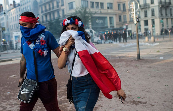 بالفيديو والصور: احتفالات الفرنسيين بكأس العالم تتحول إلى دمار كارثي ووفاة شخصين! صورة رقم 19