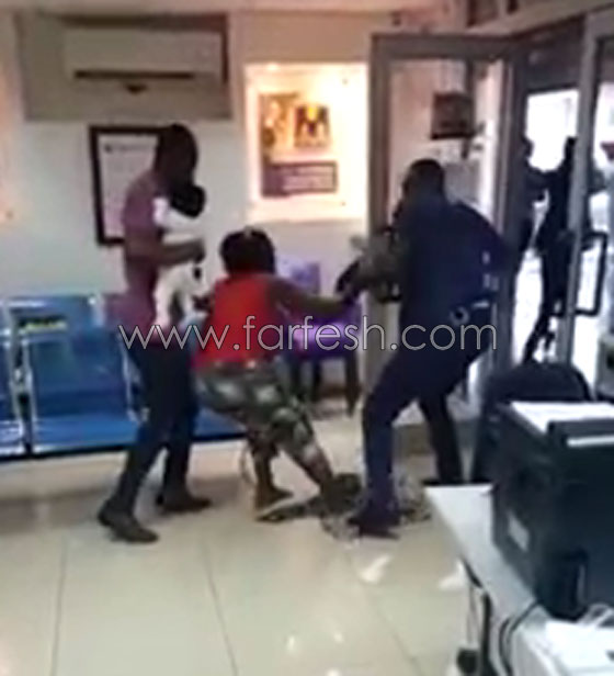 فيديو صادم.. ضابط شرطة يعتدي بطريقة وحشية على امرأة تحمل رضيعها! صورة رقم 12