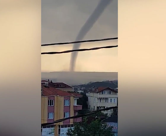 فيديو إعصار بحري في إسطنبول يثير الذعر صورة رقم 2