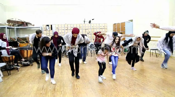 الفنانة الفلسطينية دلال أبو آمنة تبدع بمهرجان مصر والاحتلال يزعم أنها إسرائيلية! صورة رقم 13 الفنانة الفلسطينية دلال أبو آمنة تبدع بمهرجان مصر والاحتلال يزعم أنها إسرائيلية! صورة رقم 13