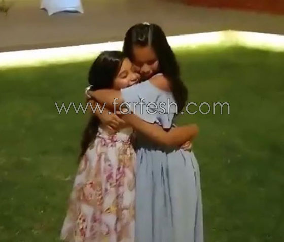 فيديو شيرين عبد الوهاب ترقص مع ابنتيها على انغام (مشاعر) صورة رقم 3 فيديو شيرين عبد الوهاب ترقص مع ابنتيها على انغام (مشاعر) صورة رقم 3