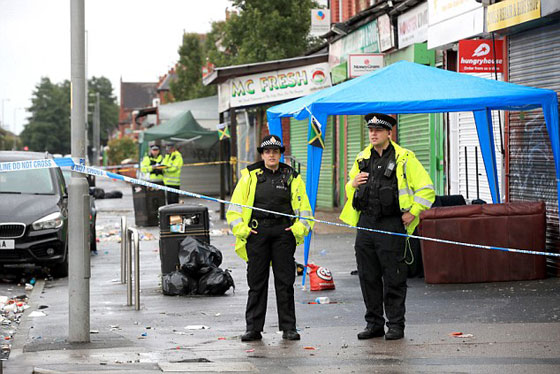 بالفيديو والصور.. إصابة 10 أشخاص في حادث إطلاق نار في مانشستر صورة رقم 4