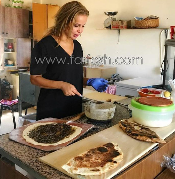 صور عفوية للنجمات أثناء إعدادهن للطعام داخل المطبخ صورة رقم 6 صور عفوية للنجمات أثناء إعدادهن للطعام داخل المطبخ صورة رقم 6