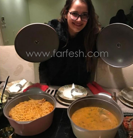 صور عفوية للنجمات أثناء إعدادهن للطعام داخل المطبخ صورة رقم 12 صور عفوية للنجمات أثناء إعدادهن للطعام داخل المطبخ صورة رقم 12