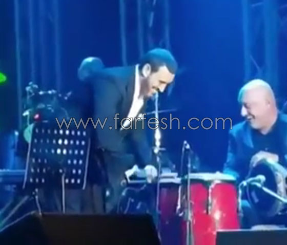 فيديو كاظم الساهر يفاجئ جمهوره ويعزف على الطبلة بمهارة واحتراف عالي صورة رقم 1 فيديو كاظم الساهر يفاجئ جمهوره ويعزف على الطبلة بمهارة واحتراف عالي صورة رقم 1