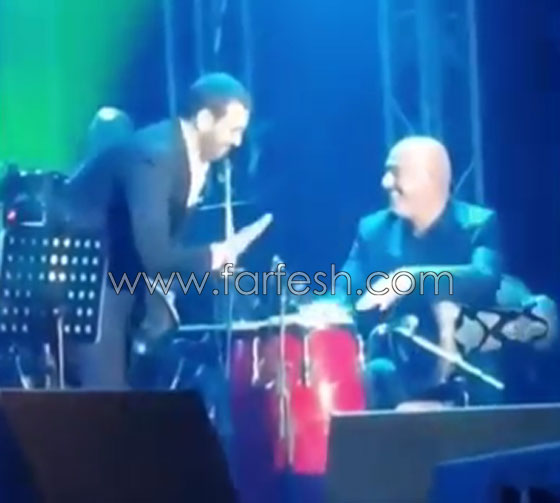 فيديو كاظم الساهر يفاجئ جمهوره ويعزف على الطبلة بمهارة واحتراف عالي صورة رقم 4 فيديو كاظم الساهر يفاجئ جمهوره ويعزف على الطبلة بمهارة واحتراف عالي صورة رقم 4