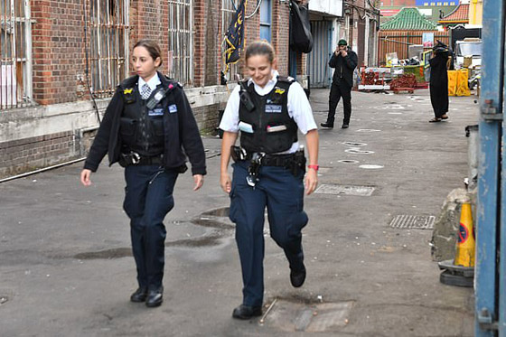 جريمة كراهية.. جرحى بعملية دهس مارة قرب مسجد في لندن! فيديو وصور صورة رقم 9