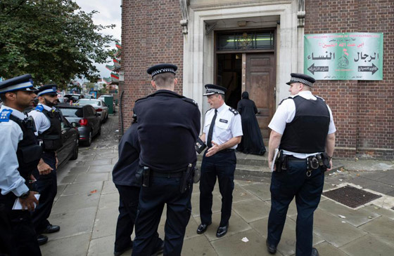 جريمة كراهية.. جرحى بعملية دهس مارة قرب مسجد في لندن! فيديو وصور صورة رقم 18