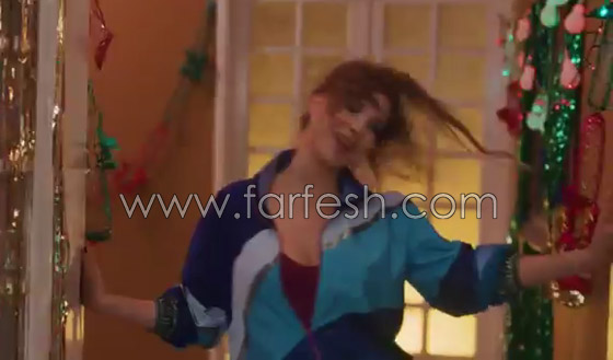 نانسي عجرم في وصلة رقص شرقي في كليب (بدنا نولع الجو) وابنتها تقلدها ببراعة صورة رقم 6 نانسي عجرم في وصلة رقص شرقي في كليب (بدنا نولع الجو) وابنتها تقلدها ببراعة صورة رقم 6