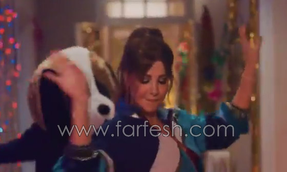 نانسي عجرم في وصلة رقص شرقي في كليب (بدنا نولع الجو) وابنتها تقلدها ببراعة صورة رقم 11 نانسي عجرم في وصلة رقص شرقي في كليب (بدنا نولع الجو) وابنتها تقلدها ببراعة صورة رقم 11