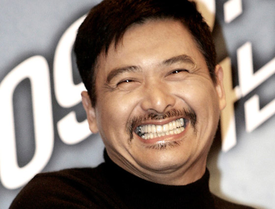 نجم سينمائي يتبرع بثروته (710 مليون دولار) ويعيش على 100 دولارا شهريا! صورة رقم 14 نجم سينمائي يتبرع بثروته (710 مليون دولار) ويعيش على 100 دولارا شهريا! صورة رقم 14