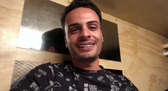 فنان مصري يقرر الانتحار ويودع محبيه باكيا في آخر فيديو له! صورة رقم 5