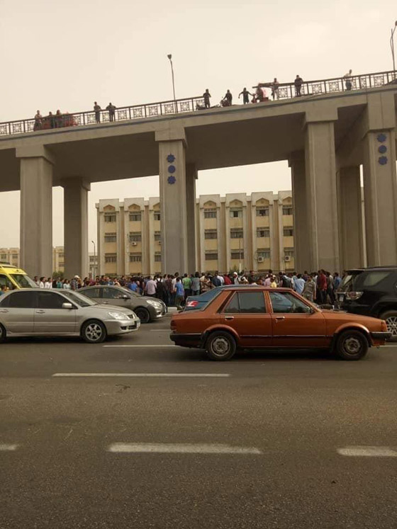 القاهرة: سقوط سيارة من جسر على طالبتين يودي بحياتهما صورة رقم 2