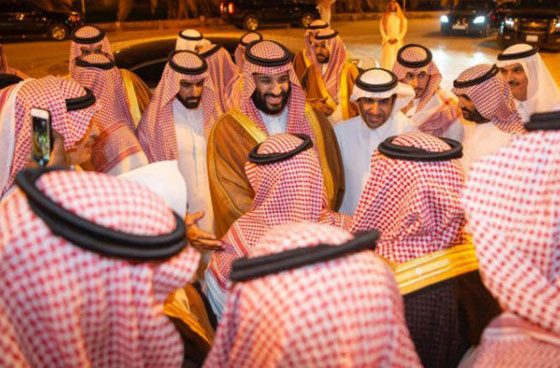  فيديو: كيف رد ولي العهد محمد بن سلمان على مسن سعودي دعاه لشرب القهوة؟ صورة رقم 3