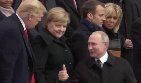 ترامب يحرج ماكرون، ويتبادل النظرات والابتسامات مع بوتين! فيديو صورة رقم 4