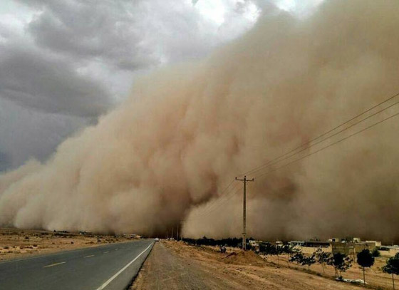 فيديو وصور: عاصفة رملية مخيفة ضخمة تجتاح مدينة بأكملها في الصين صورة رقم 18