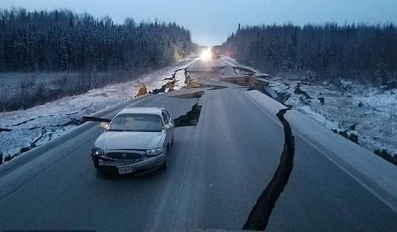 فيديو مرعب وصور مخيفة لزلزال عنيف بولاية ألاسكا الامريكية صورة رقم 3