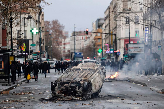 هكذا تابع الفرنسيون خطاب ماكرون ردا على احتجاجات (السترات الصفراء).. صورة رقم 17