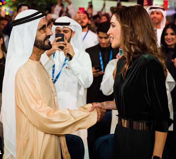 الملكة رانيا ترد على انتقاد أسعار ملابسها الفاخرة: معظمها (اعارة وهدايا)! صورة رقم 5